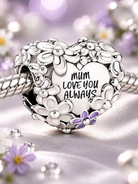 'Mom' Daisy Heart Charm